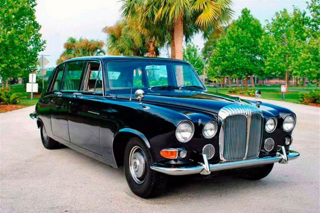 Daimler Limousine DS420 negro